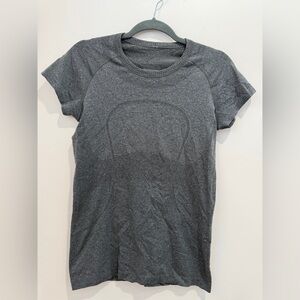 Lululemon Short Sleeve Swiftly - Gray, Size 8